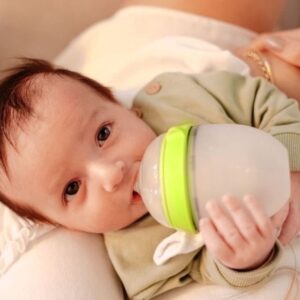 Benefits & Cons of Comotomo baby bottles